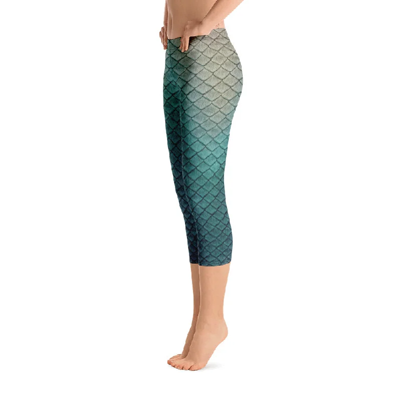 Shipwreck Siren Capri Leggings